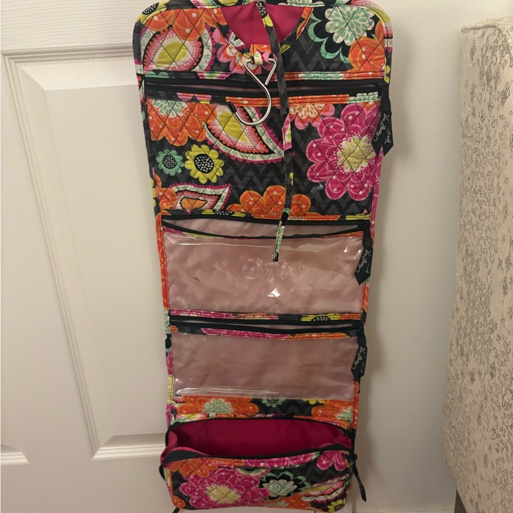 Vera Bradley hanging organizer bag in Ziggy Zinnia pattern